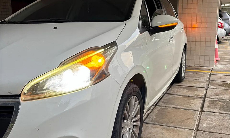 Peugeot 208 Allure 1...