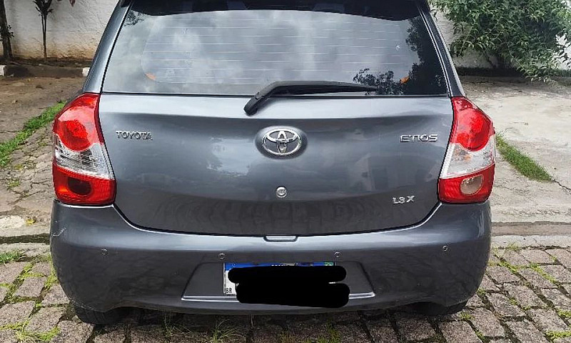 Toyota Etios X 1.3 F...