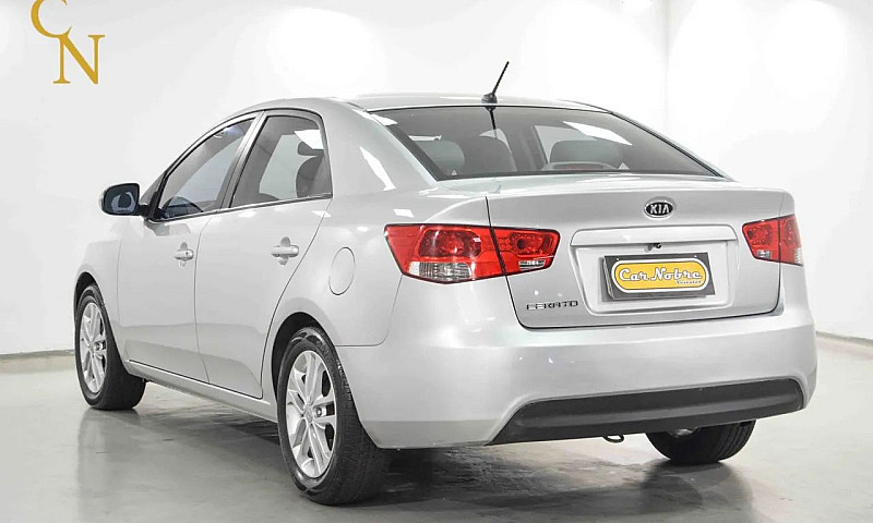 Kia Motors Cerato 1....