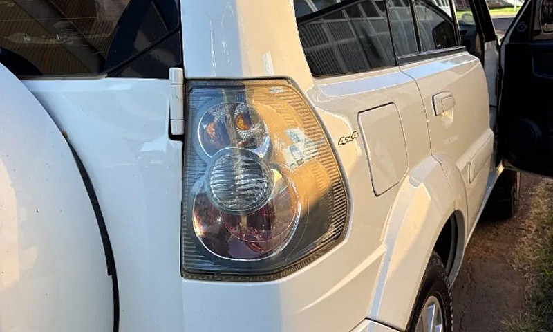 Mitsubishi Pajero Tr...