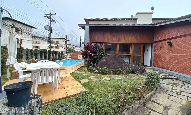 Casa Com 4 Dormitóri...