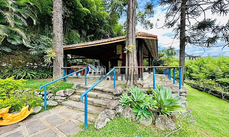 Casa Com 5 Dormitóri...