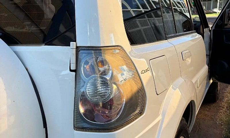 Mitsubishi Pajero Tr...