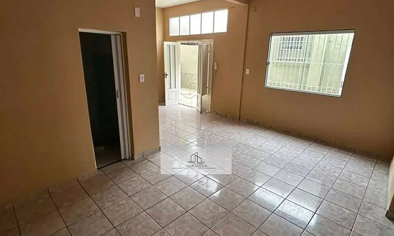 Casa De Fundos Com 2...