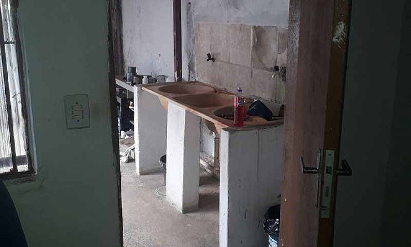 Casa, 4 Barracões, R...