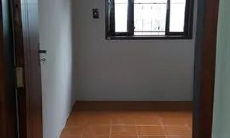 Alugo Casa No Boehme...
