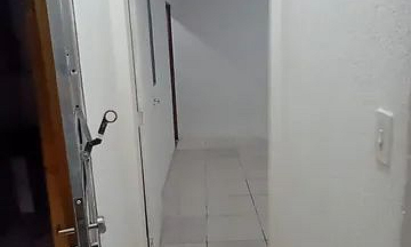 Aluga-Se 4 Cômodos I...