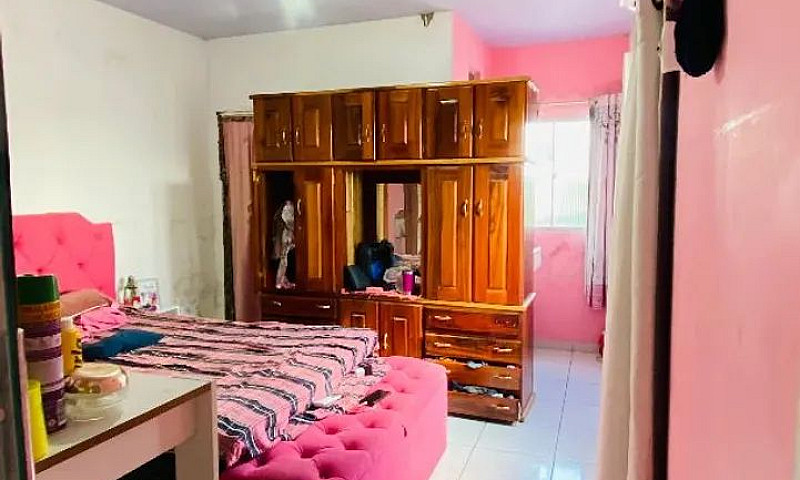 Vende-Se Uma Casa No...