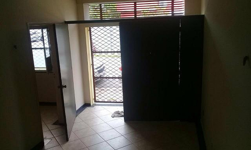 Aluga-Se Casa Na Cid...