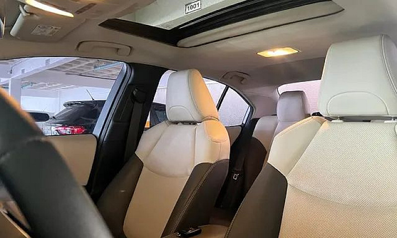 Corolla Altis Premiu...