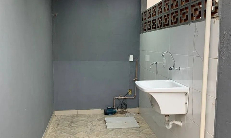 Alugo Casa Condomíni...