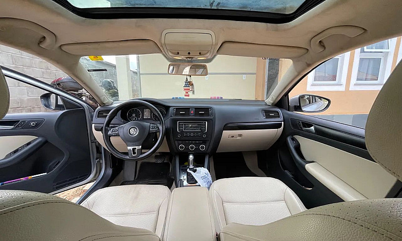 Volkswagen Jetta Com...