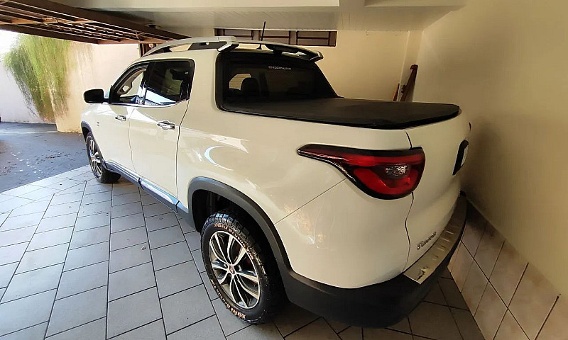 Fiat Toro Volcano 2....