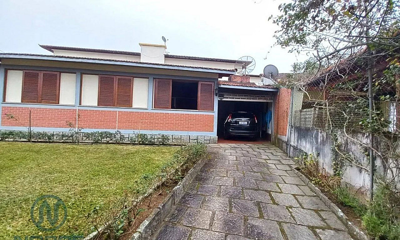 Casa Com 4 Dormitóri...