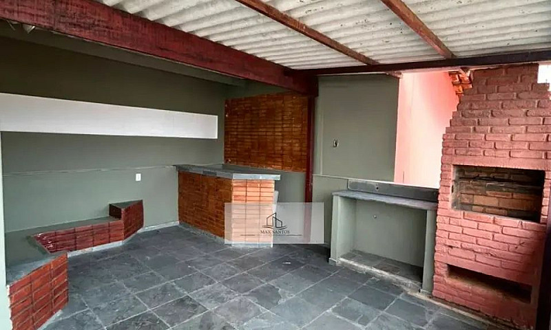Casa De Fundos Com 2...