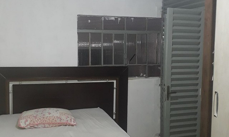 Casa, 4 Barracões, R...