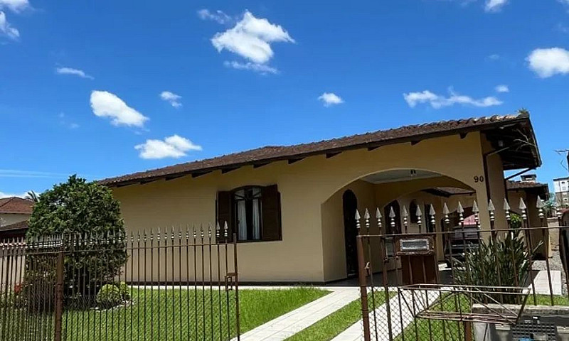 Casa Averbada Com Pi...