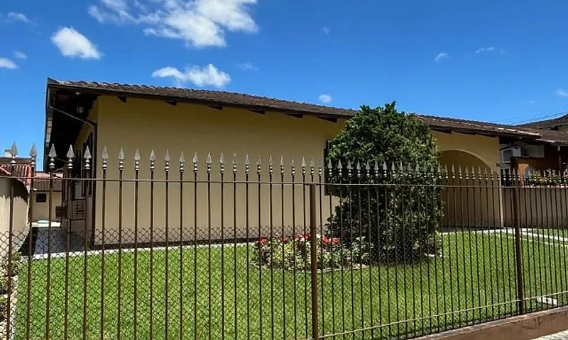 Casa Averbada Com Pi...