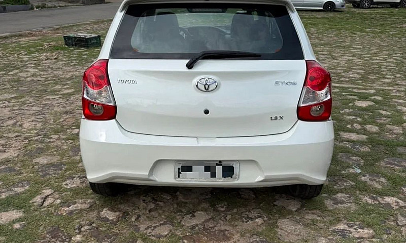 Toyota Etios X 1.3 F...