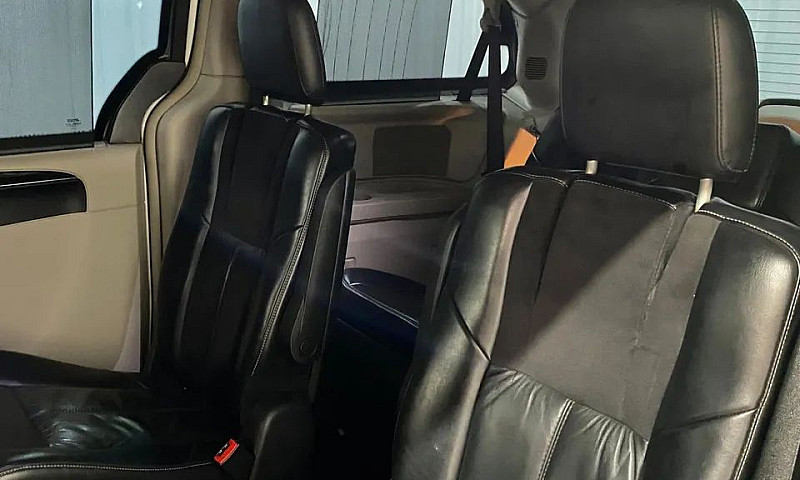 Chrysler Town & Coun...