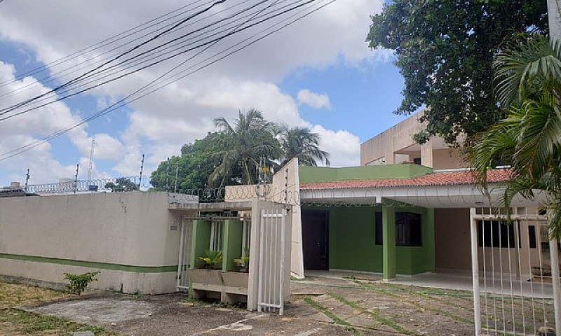 Casa Com 4/ Suítes E...