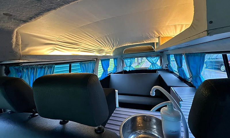 Volkswagen Kombi Sta...