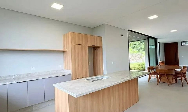 Casa Com 3 Dormitóri...