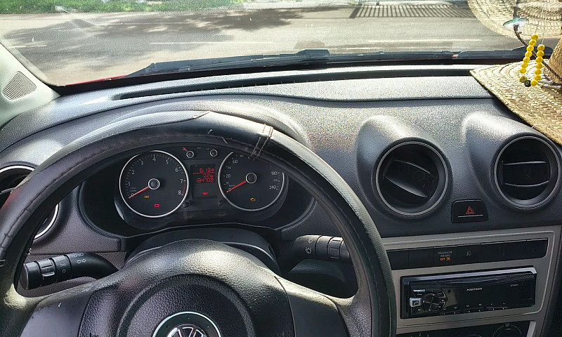 Volkswagen Saveiro 1...
