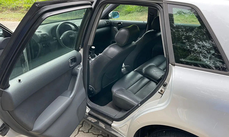 Audi A3 1.8 5P Mec. ...