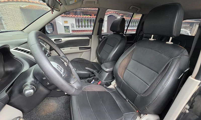 Mitsubishi Pajero Da...