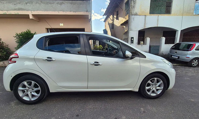 Peugeot 208 Allure 1...
