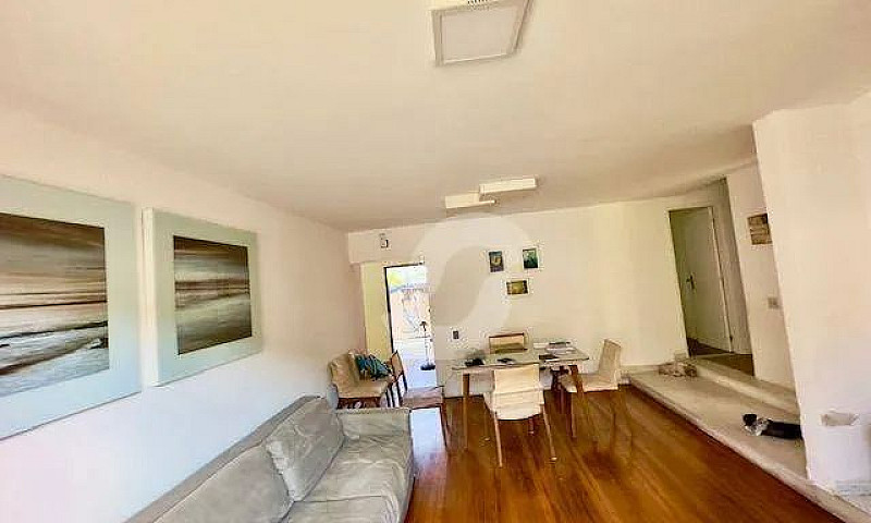 Casa Com 4 Dormitóri...