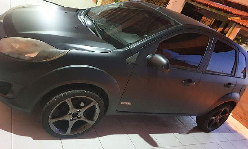 Vendo Fiesta Hatch 1...