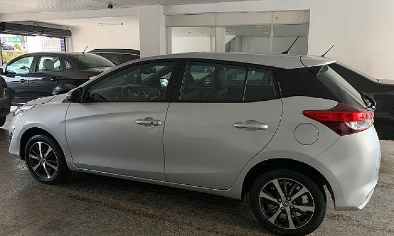 Toyota Yaris 2021 Xl...