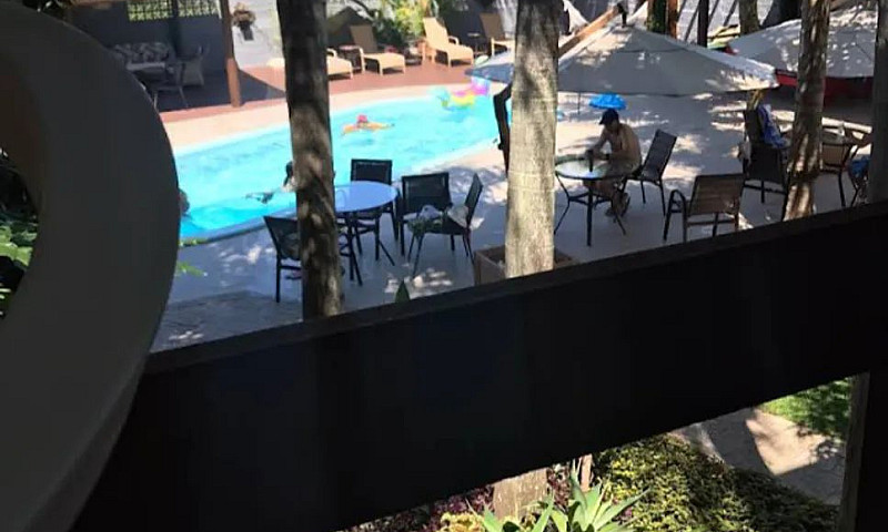 Suíte Em Pousada Mob...