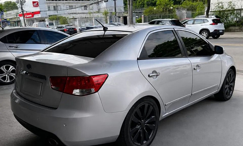 Kia Motors Cerato 1....