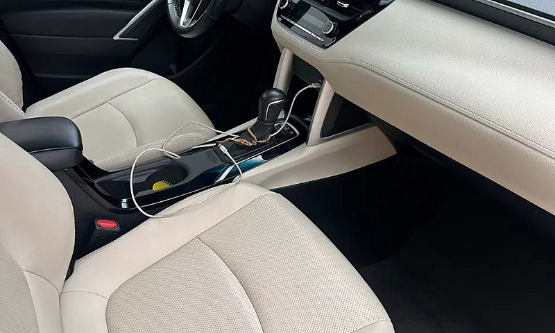 Toyota Corolla Cross...