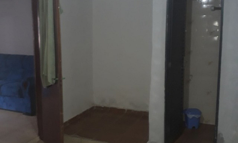 Casa, 4 Barracões, R...