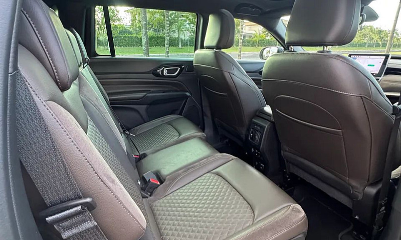 Jeep Commander Overl...