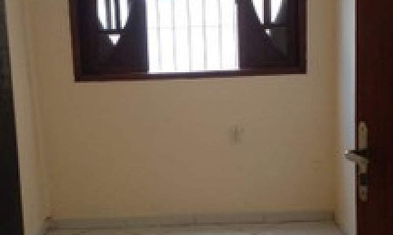 Alugo Casa  600.00...