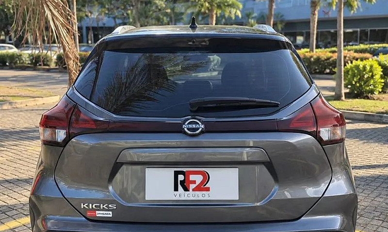 Nissan Kicks Exclusi...