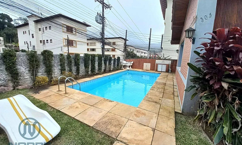 Casa Com 4 Dormitóri...