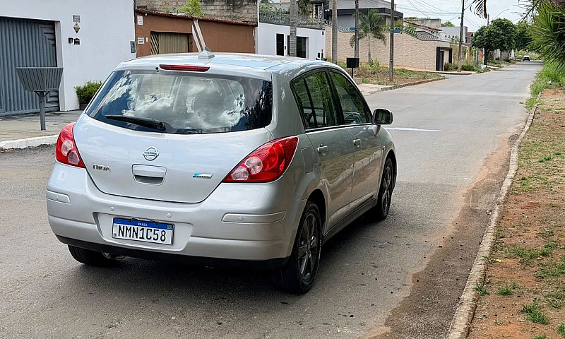 Nissan Tiida S 1.8/1...