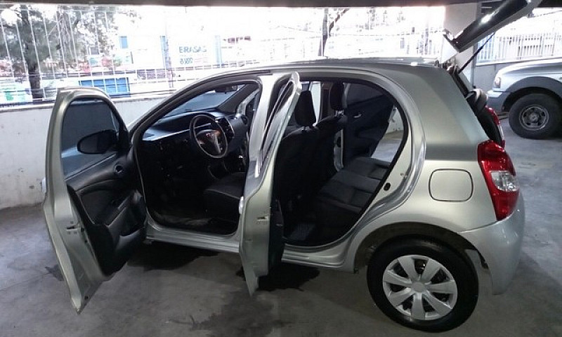 Toyota Etios 1.3 16V...