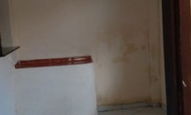 Alugo Casa  600.00...