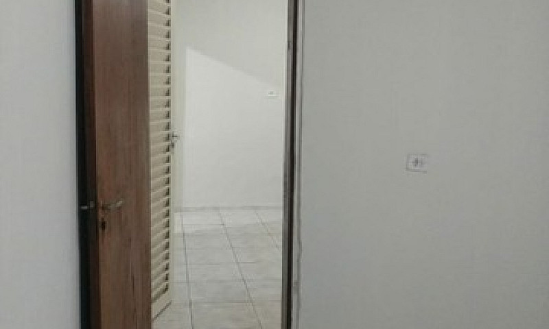Casa De Fundos 2Qts...