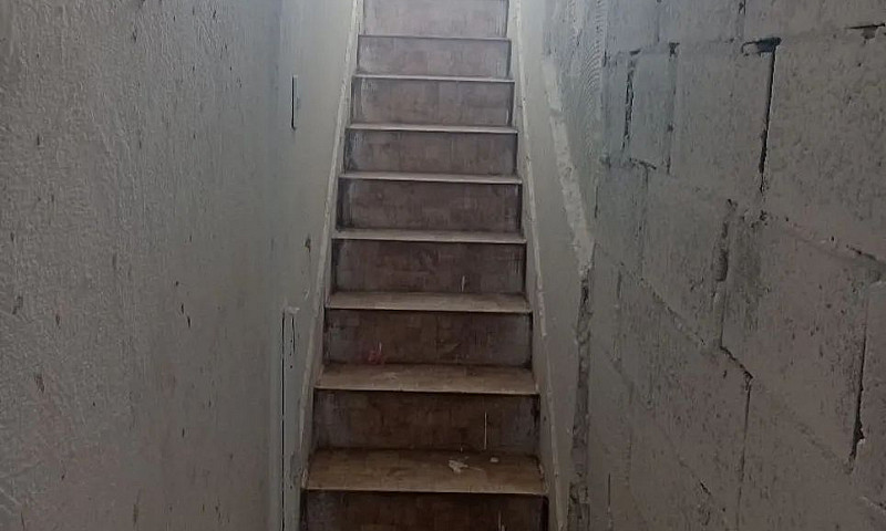 Aluga-Se Casa Sobrep...