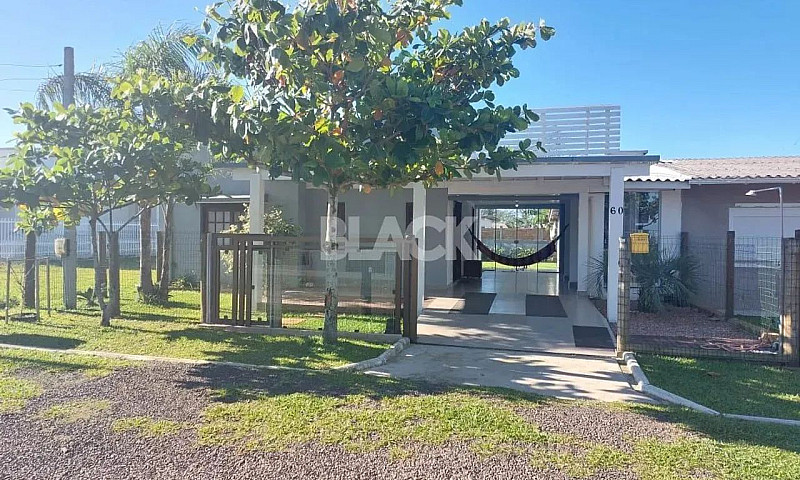 Casa Na Quadra Do Ma...