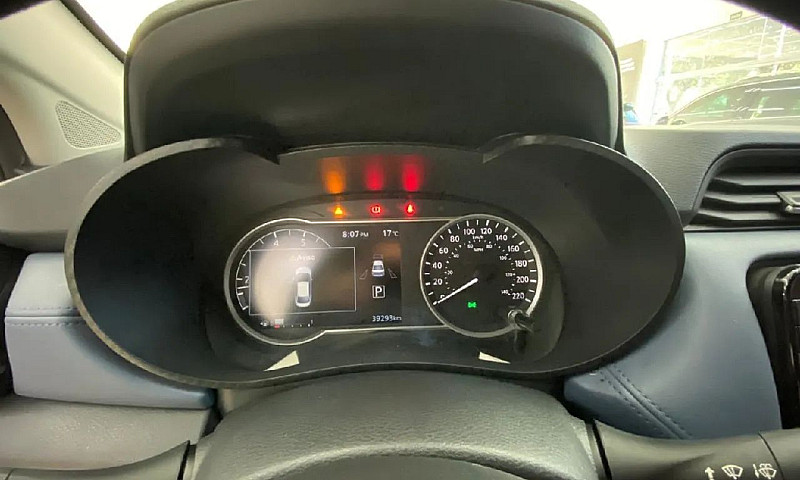 Nissan Versa Exclusi...