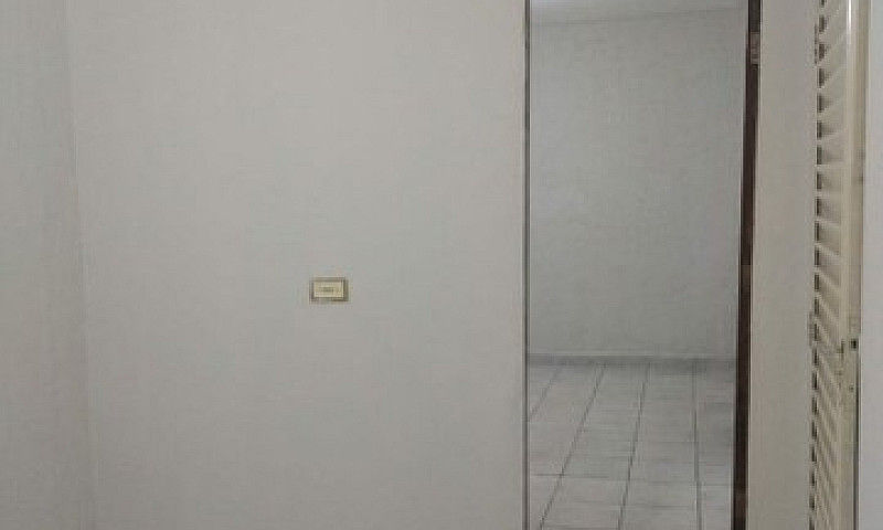 Casa De Fundos 2Qts...